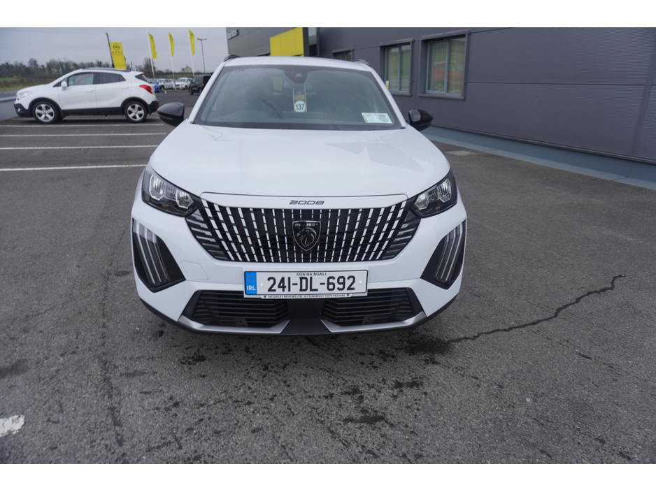 2024 Peugeot 2008 - image 4