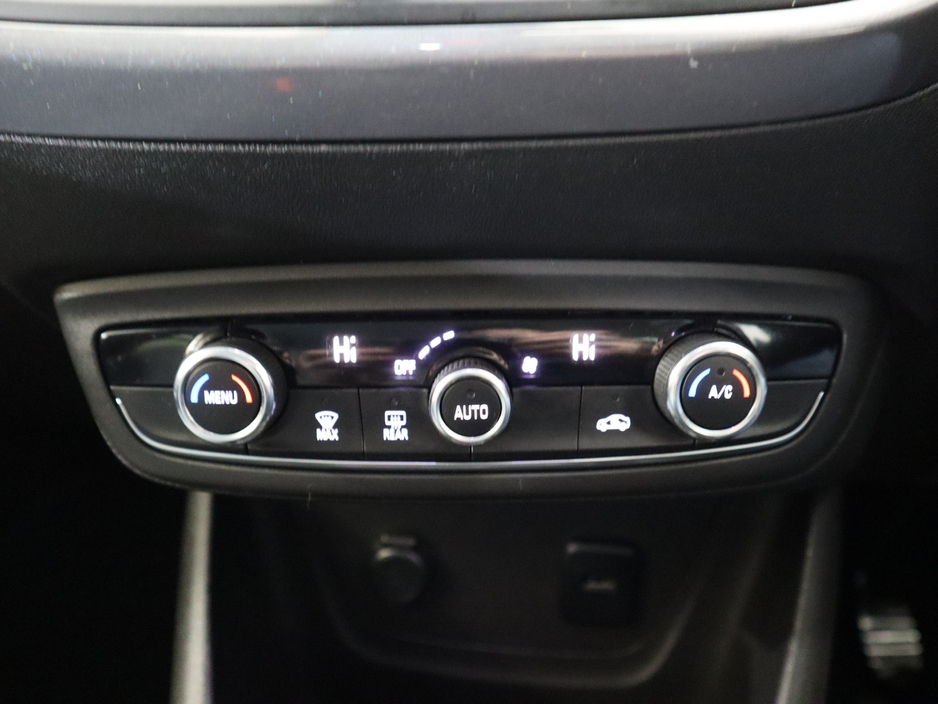 2022 Opel Crossland X *4* SPORT 1.2 83PS-PET-5SP 5DR €15,700