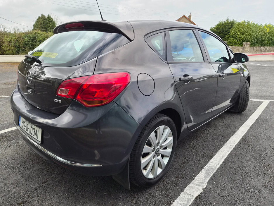 2013 Opel Astra - image 4