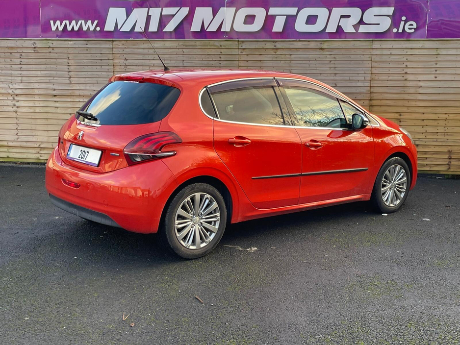 2017 Peugeot 208  €10,950