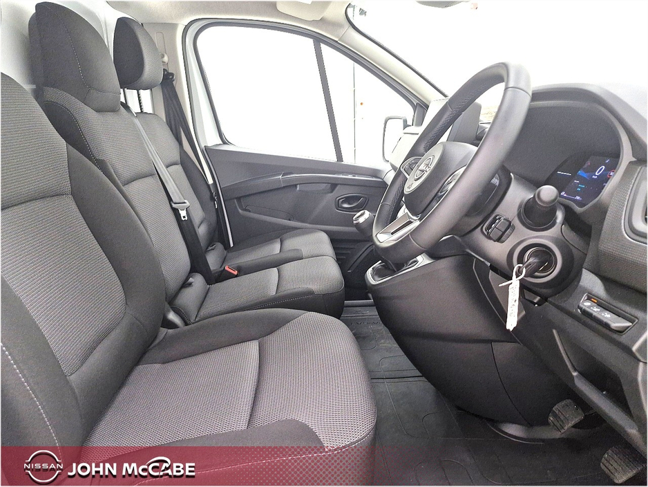 2025 Nissan Primastar - image 15