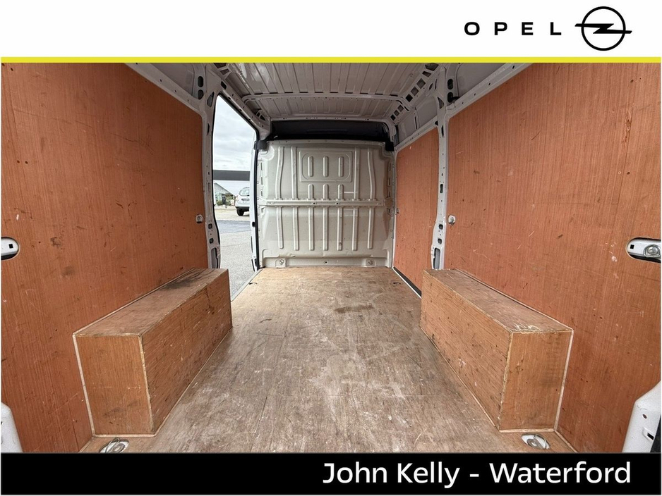 2021 Nissan NV400 L2H2