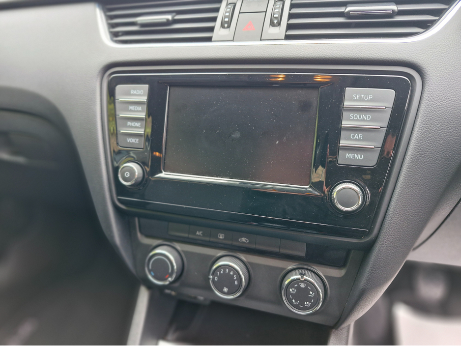 2016 Skoda Octavia - image 18