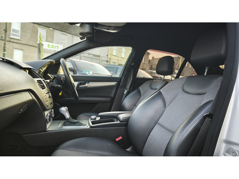 2010 Mercedes-Benz C Class - image 18
