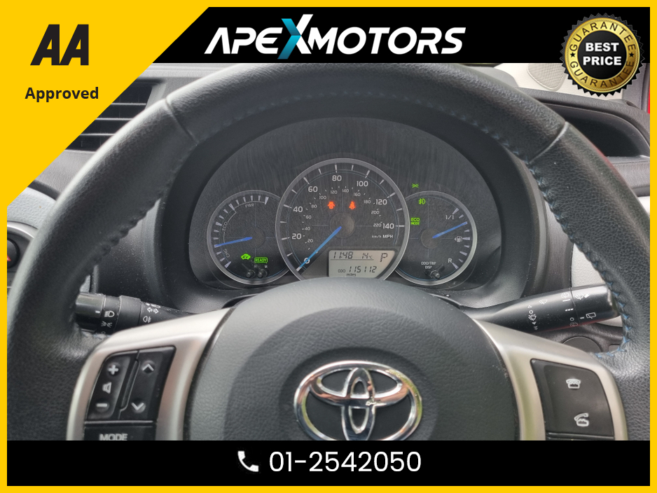 2014 Toyota Yaris - image 14