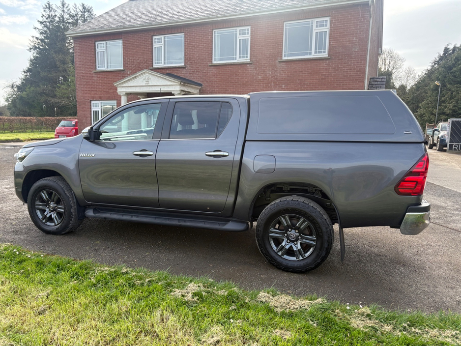2022 Toyota Hilux - image 5