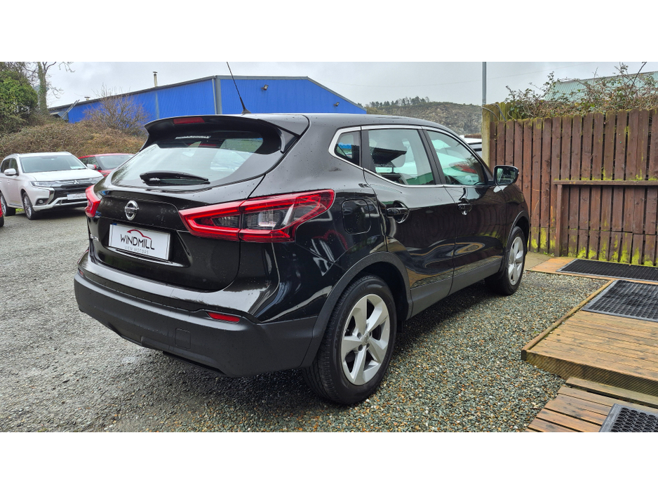 2018 Nissan Qashqai - image 3