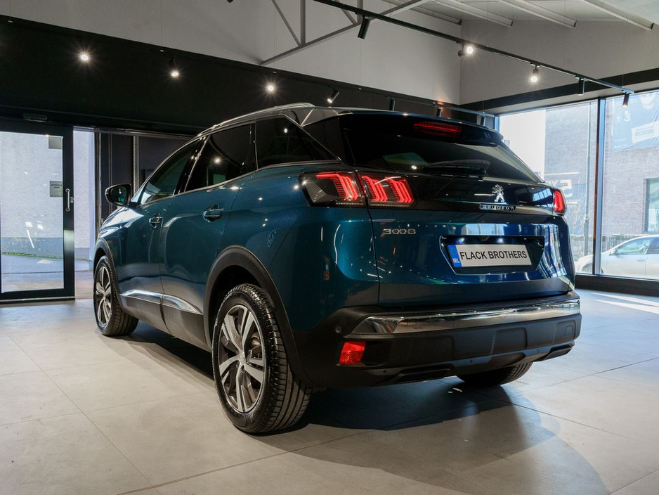 2021 Peugeot 3008 - image 5