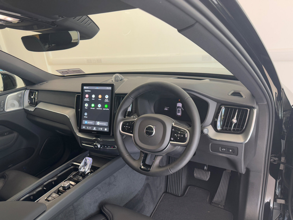 2026 Volvo XC60 - image 6