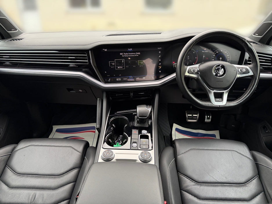 2019 Volkswagen Touareg V6 R-LINE TECH 3.0 TDI **286 BHP**REVERSE CAMERA**BODY KIT**BLACK PACK**XENONS**MEMORY SEATS**FSH**MINT** €52,750