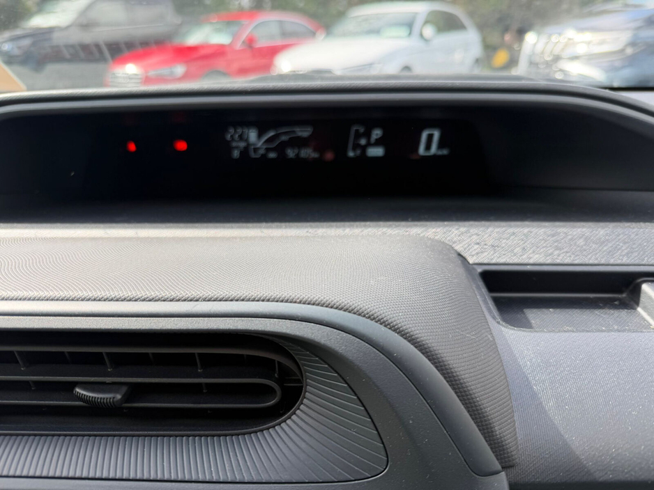 2019 Toyota Aqua - image 9