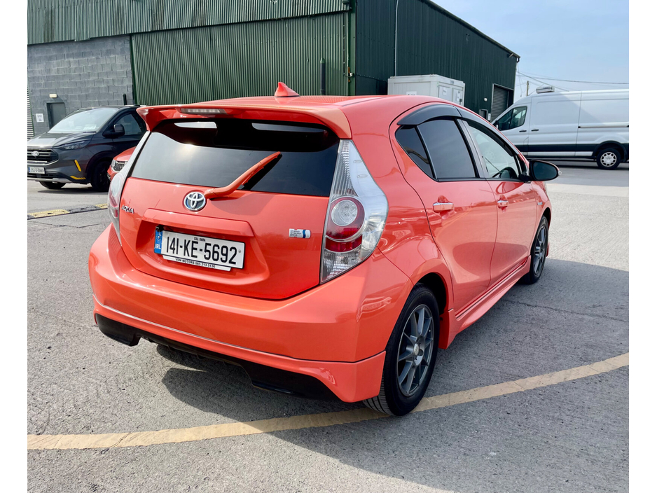 2014 Toyota Aqua - image 7