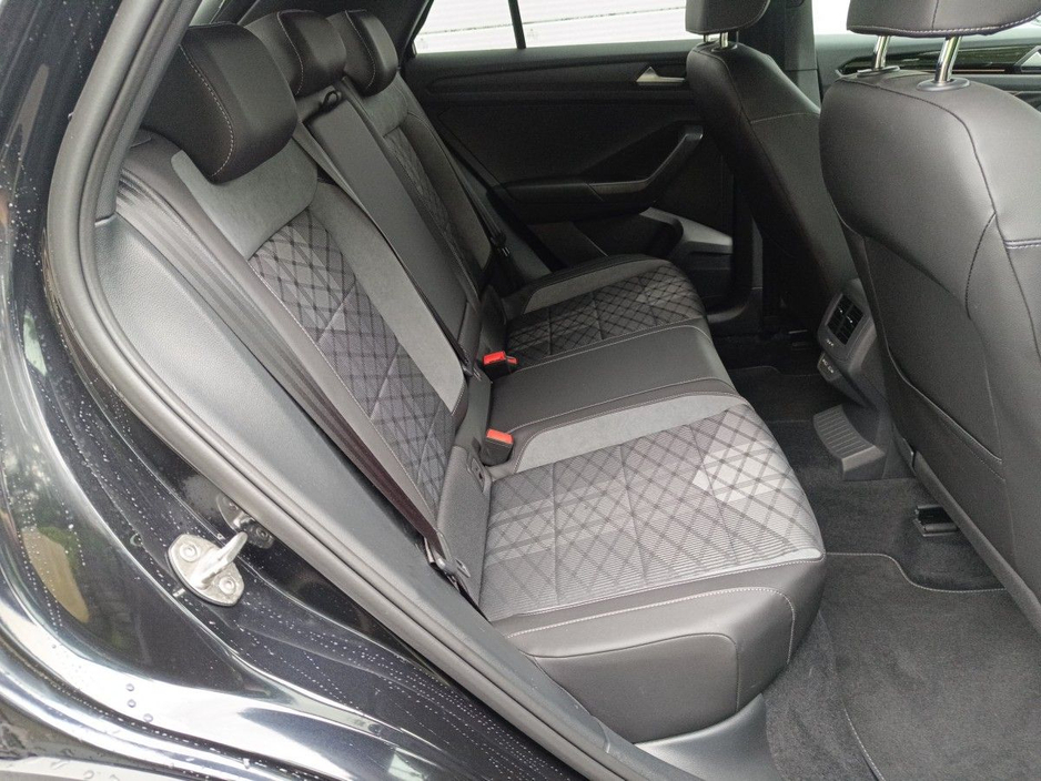 2025 Volkswagen T-Roc - image 10