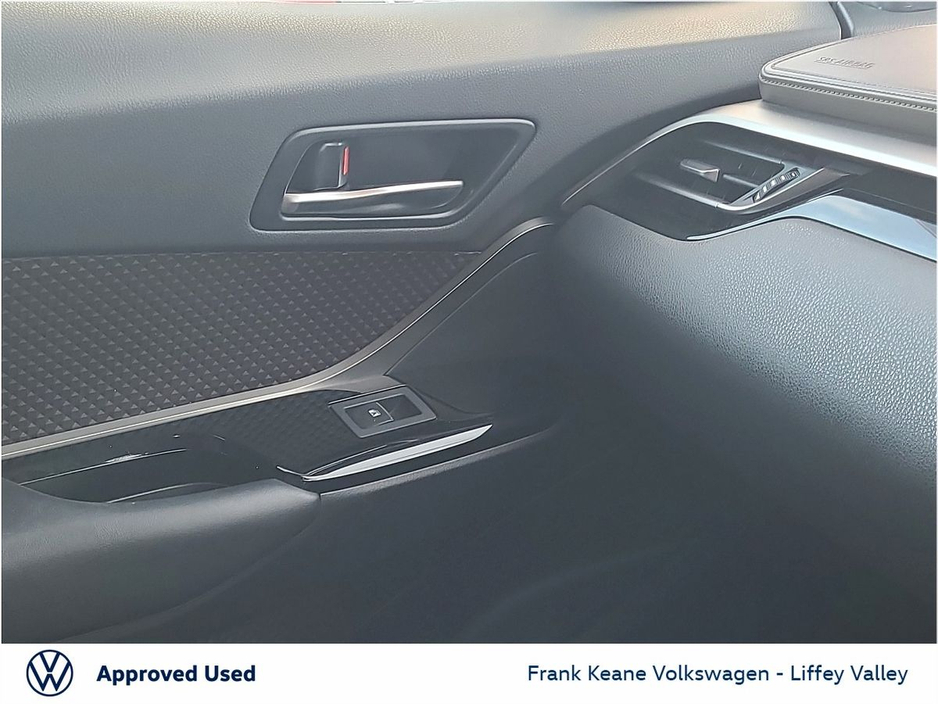 2018 Toyota C-HR SOL AUTO HYBRID 1.8 *FULL LEATHER* *DIAMOND CUT ALLOYS* *CARPLAY* *HEATED SEATS* *BLIND SPOT* *NEW NCT* *12 MONTHS FRANK KEANE WARRANTY* *FINANCE AVAILABLE* €21,995