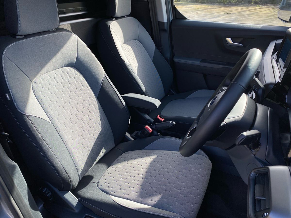 2026 Ford Transit Courier - image 20