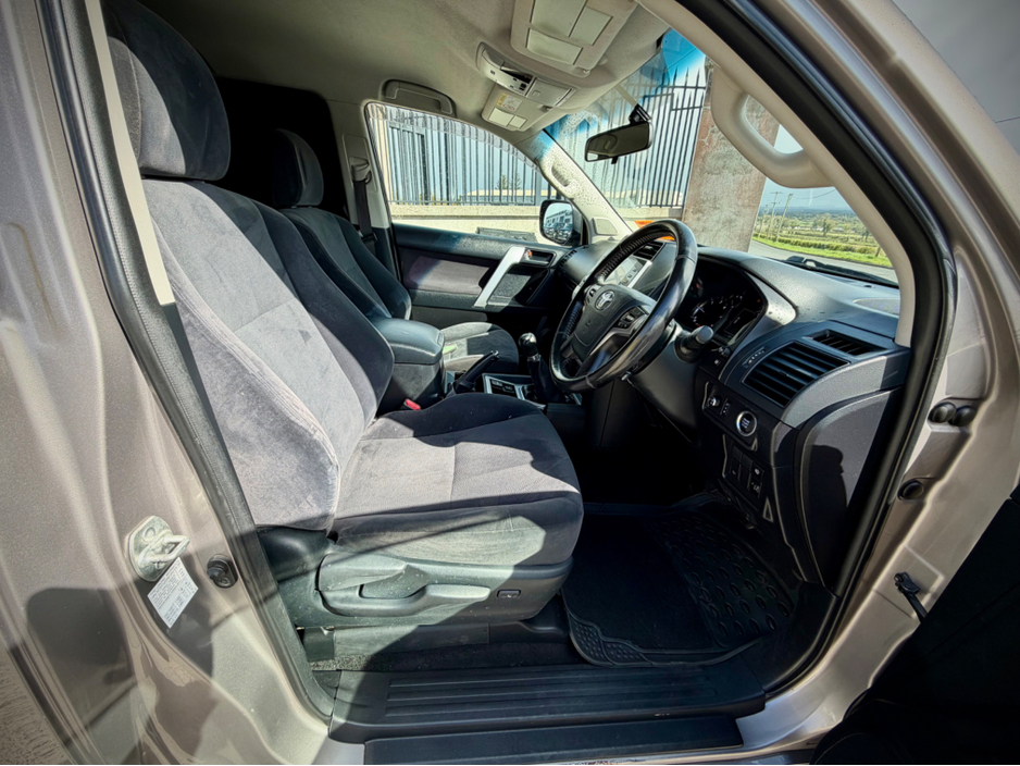 2022 Toyota Landcruiser - image 11