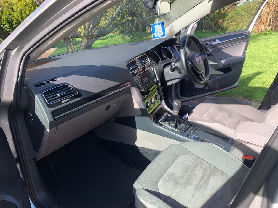 2014 Volkswagen Golf - image 9