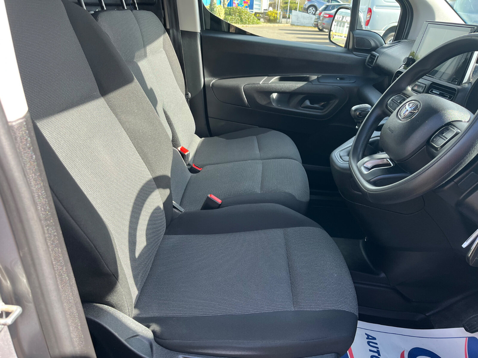 2023 Toyota Proace - image 6