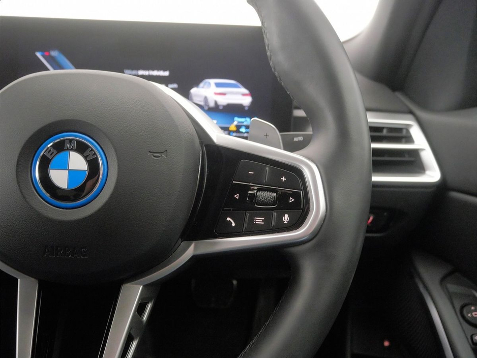 2025 BMW 3 Series - image 18