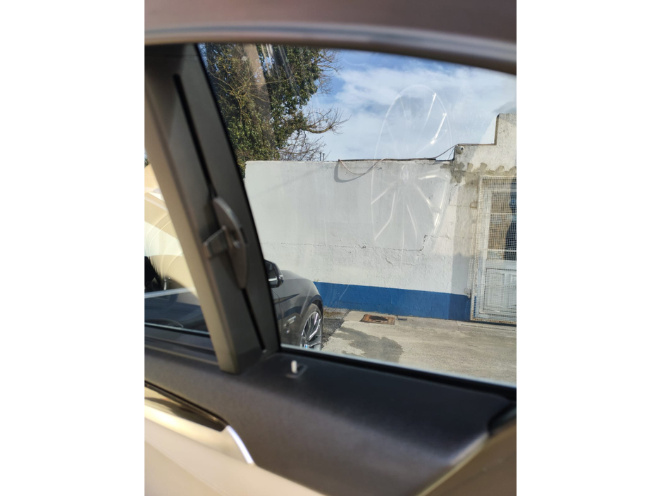 2016 BMW 5 Series - image 20