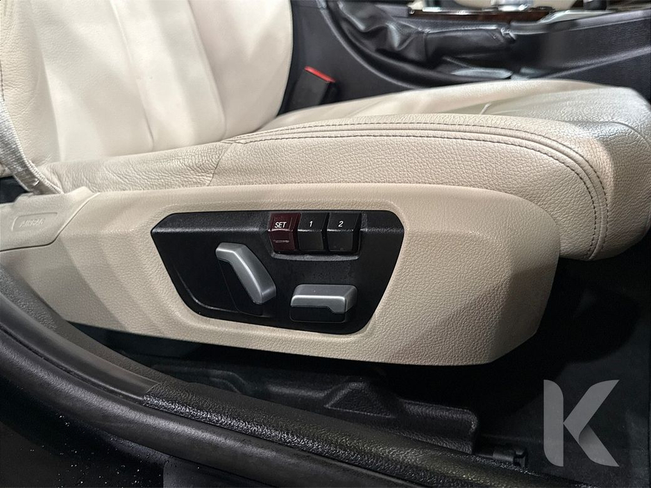 2016 BMW 3 Series - image 20