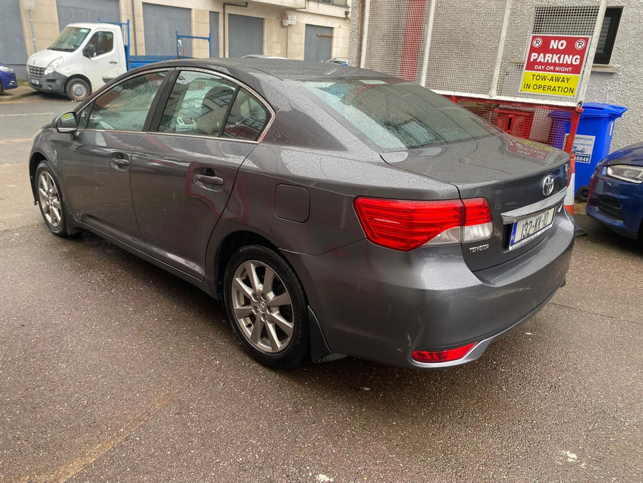 2013 Toyota Avensis - image 9