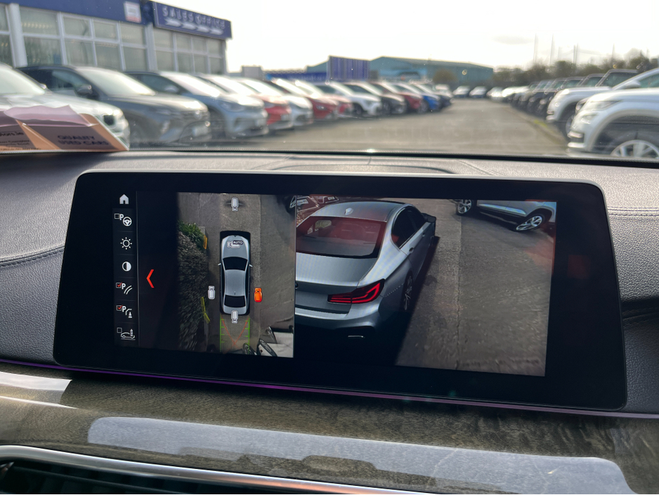 2018 BMW 5 Series - image 26