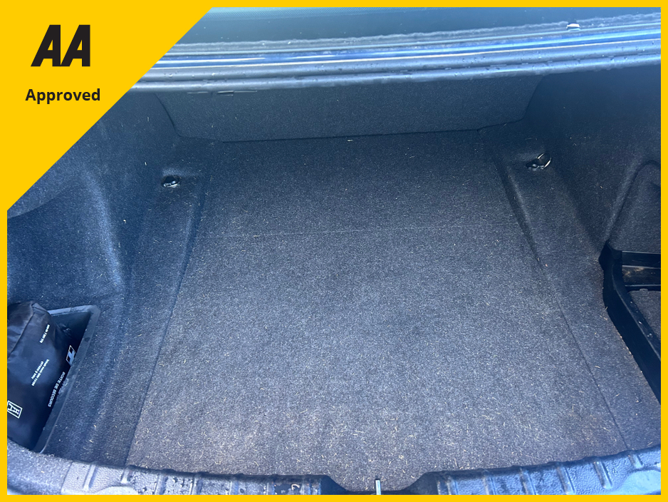 2015 BMW 3 Series 2015 BMW 318i PETROL SE CREAM LEATHER €10,950