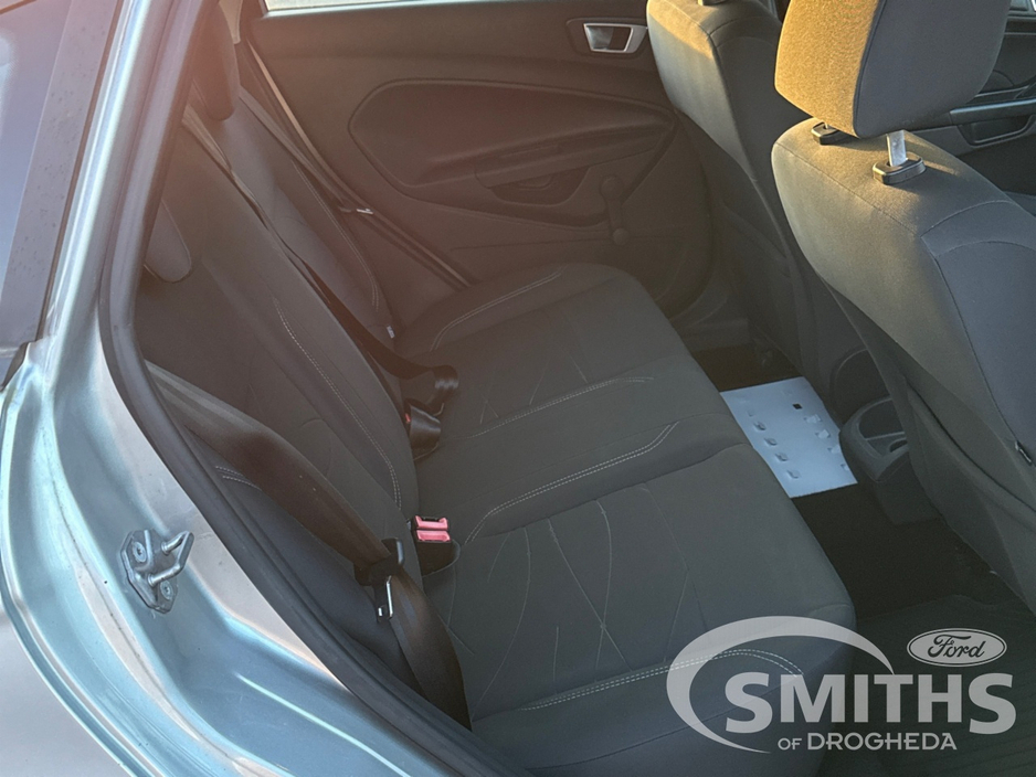 2015 Ford Fiesta - image 7