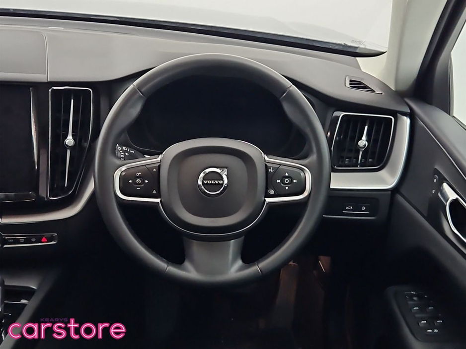 2022 Volvo XC60 - image 19