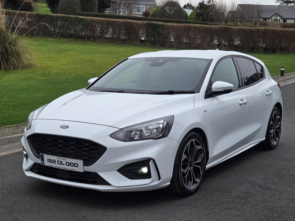 2019 Ford Focus - image 2