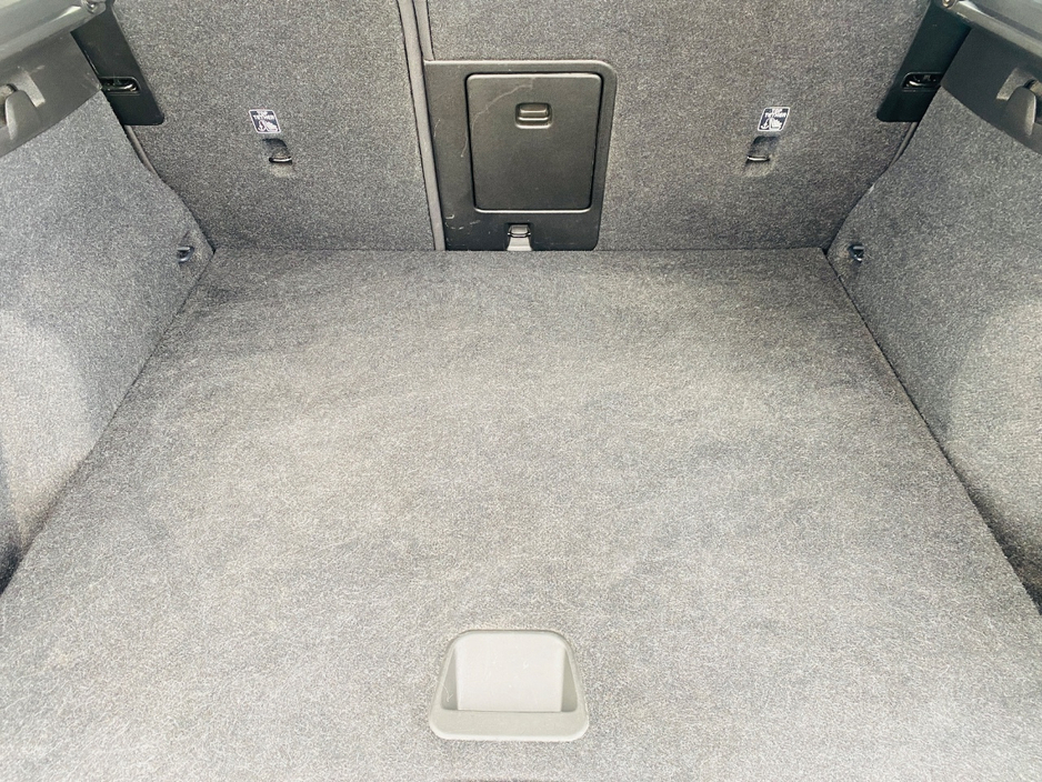 2023 Volvo XC40 - image 29