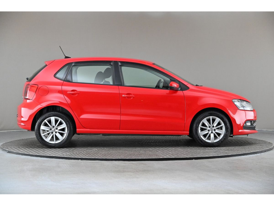 2015 Volkswagen Polo - image 11