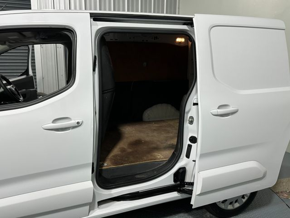 2023 Opel Combo Pro 100 BHP* High Spec* €17,800