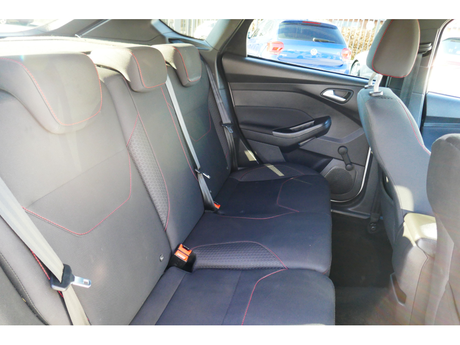 2018 Ford Focus - image 11