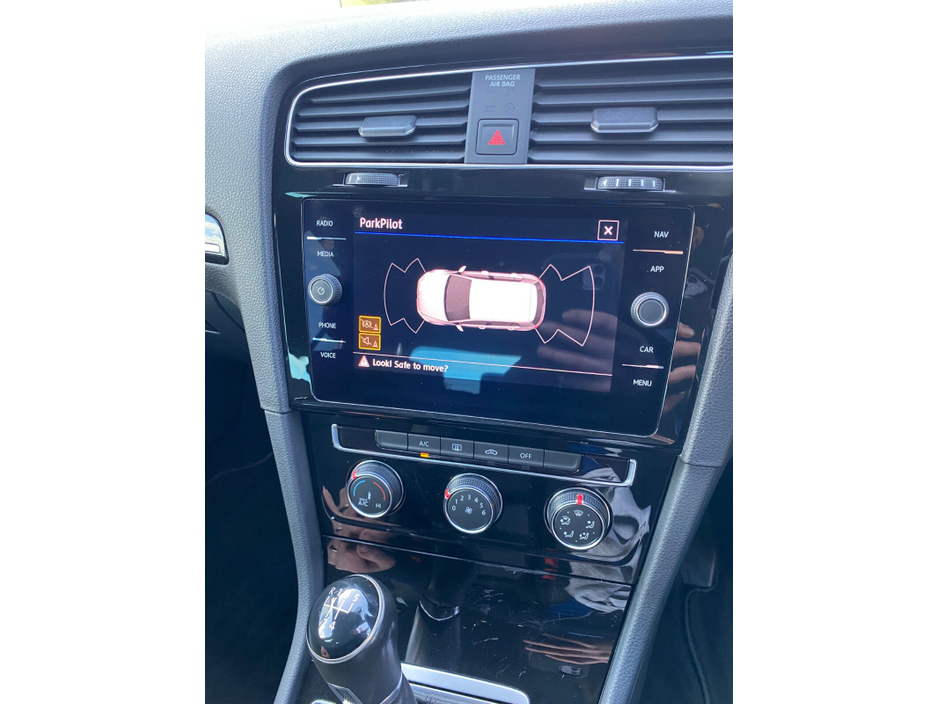 2019 Volkswagen Golf - image 12