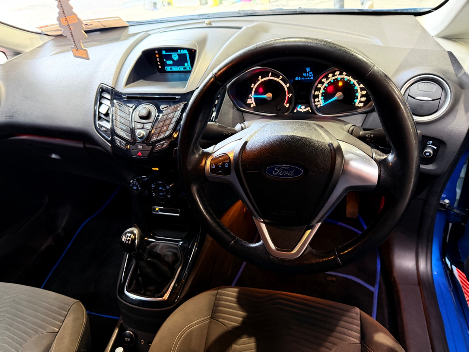 2013 Ford Fiesta - image 12