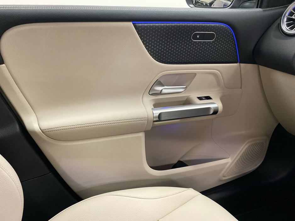 2025 Mercedes-Benz GLB - image 17