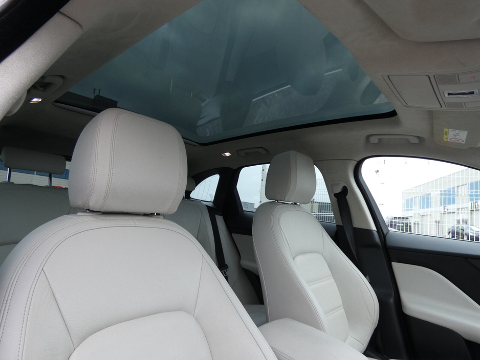 2020 Jaguar F-Pace - image 16