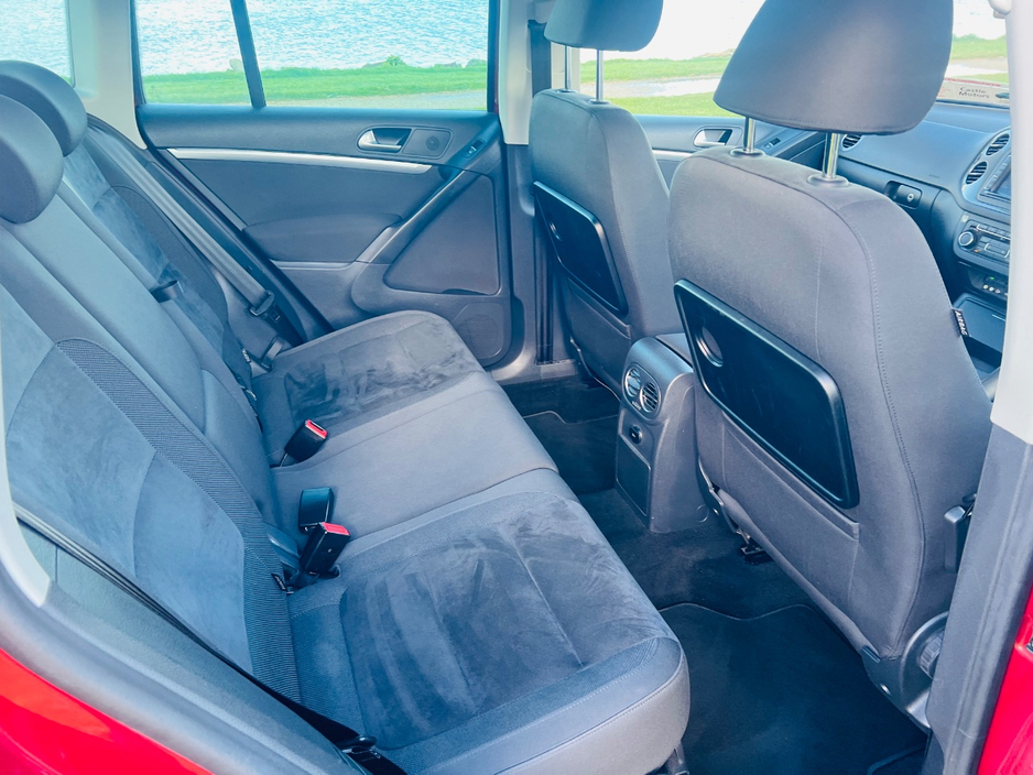 2015 Volkswagen Tiguan - image 14