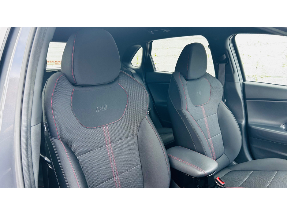2025 Hyundai i30 - image 6