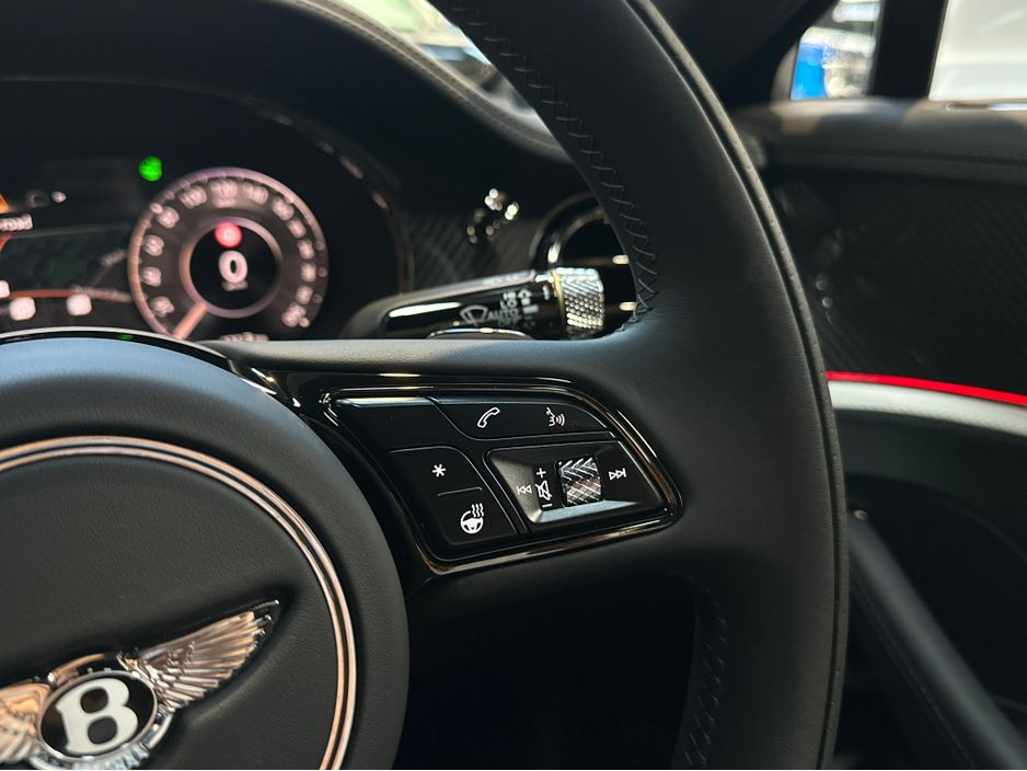 2025 Bentley Flying Spur - image 20