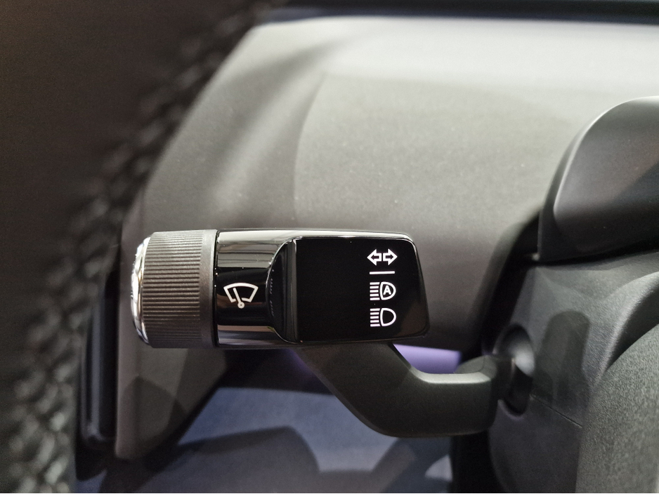 2024 Volvo EX30 - image 32