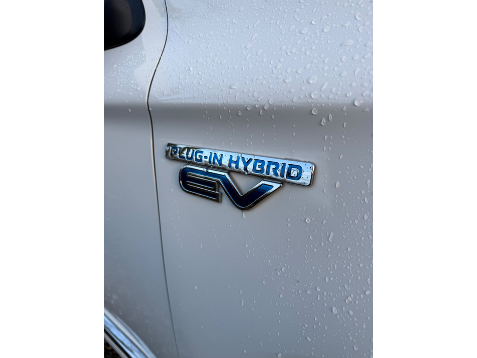 2017 Mitsubishi Outlander - image 16