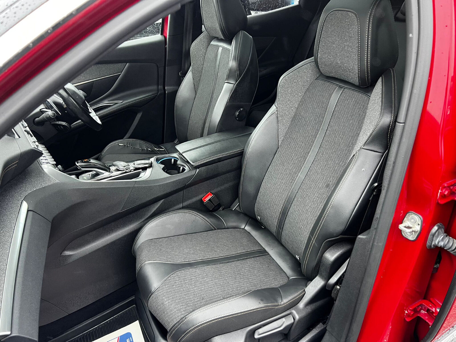 2020 Peugeot 3008 - image 12