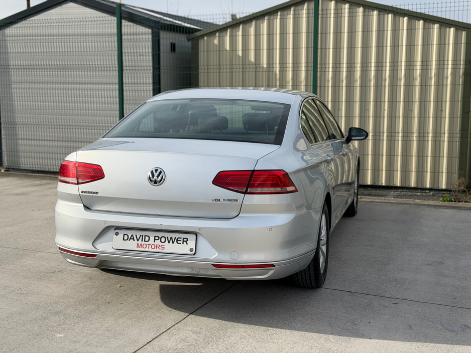 2015 Volkswagen Passat - image 7