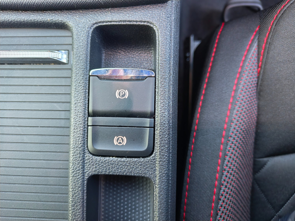 2022 Skoda Octavia - image 28