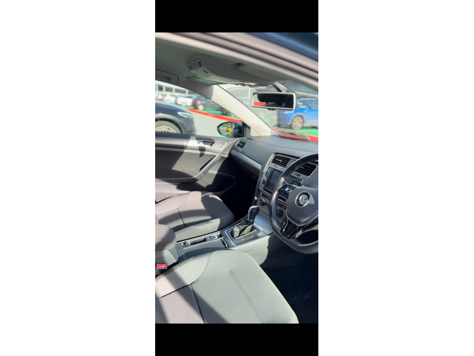 2015 Volkswagen Golf - image 8