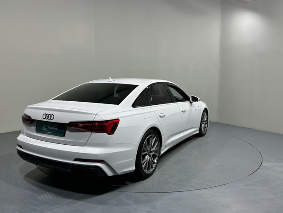 2022 Audi A6 - image 7