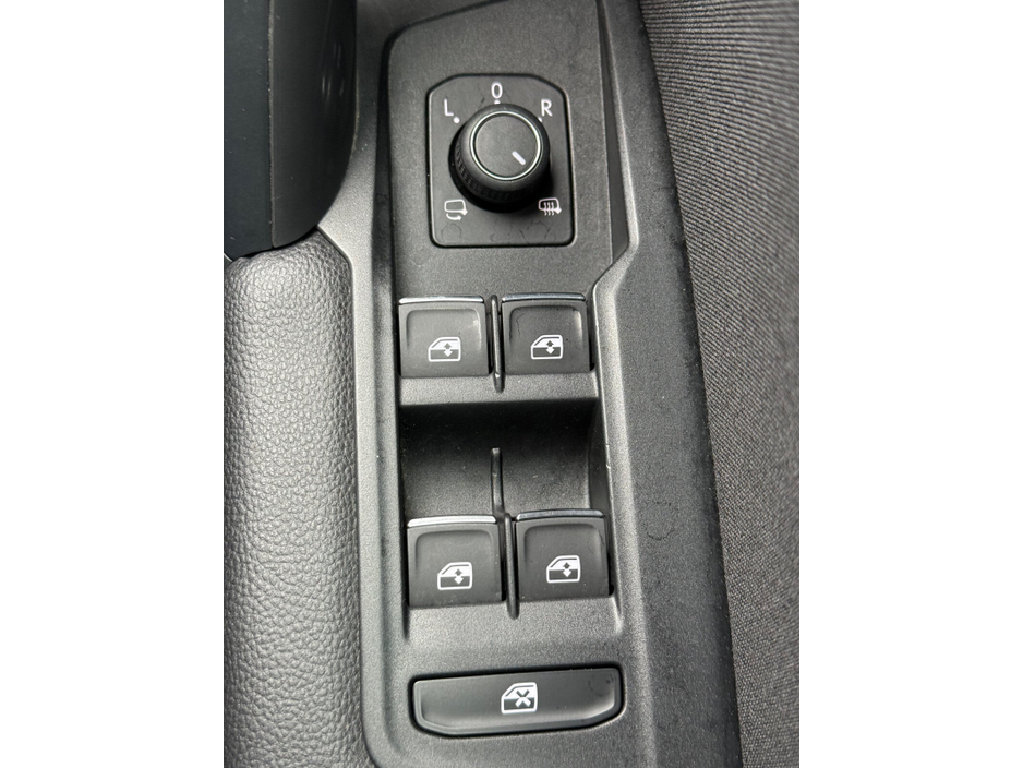 2021 Volkswagen Tiguan - image 26